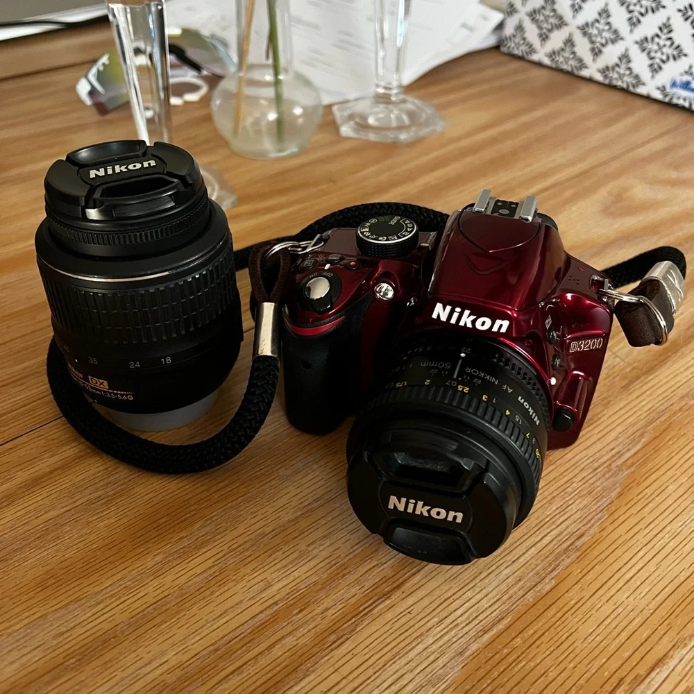 Nikon D3200 DSLR Kit Limited Edition Red Gloss